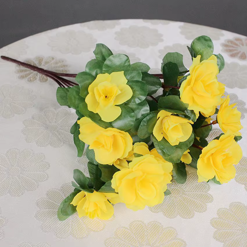 Fleurs et plantes artificielles pour la décoration extérieure du printemps, camélias jaunes en soie 