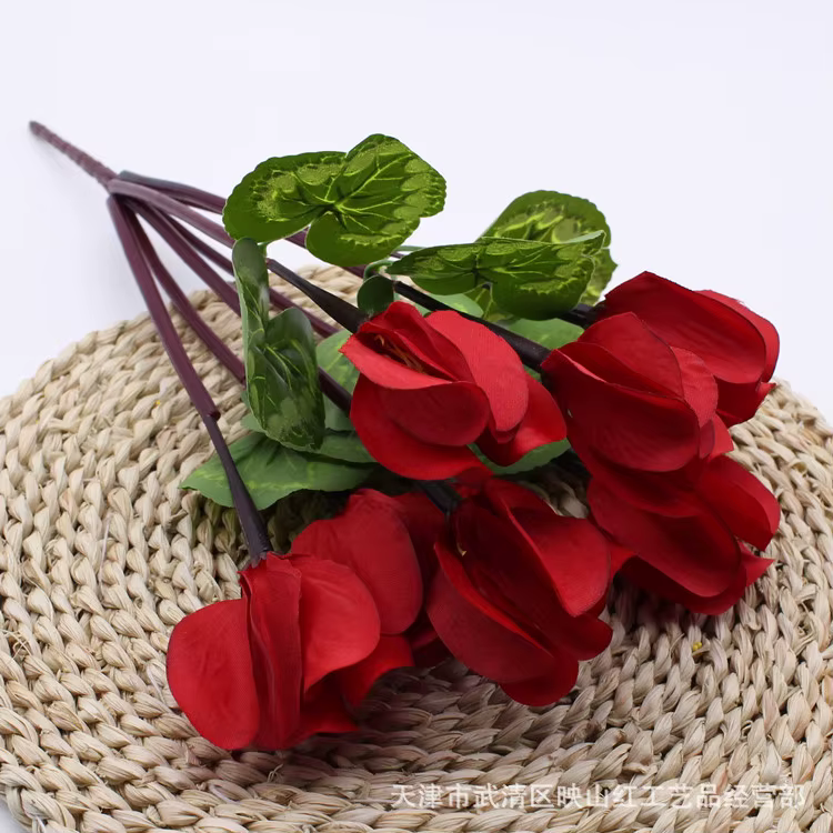 Un bouquet de fleurs de Cyclamen artificielles 7 fourchettes Persicum de Cyclamen en soie
