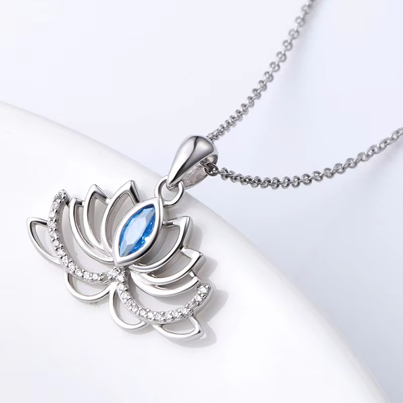 Huitan – collier avec pendentif en forme de fleur de Lotus pour femme, couleur argent incrusté de bl