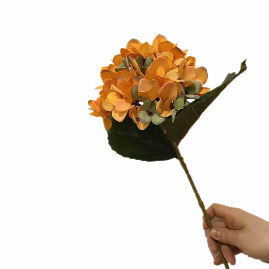 Une plante d'hortensia artificielle de peinture d'huile de soie de branche de fleur d'hydragène de c