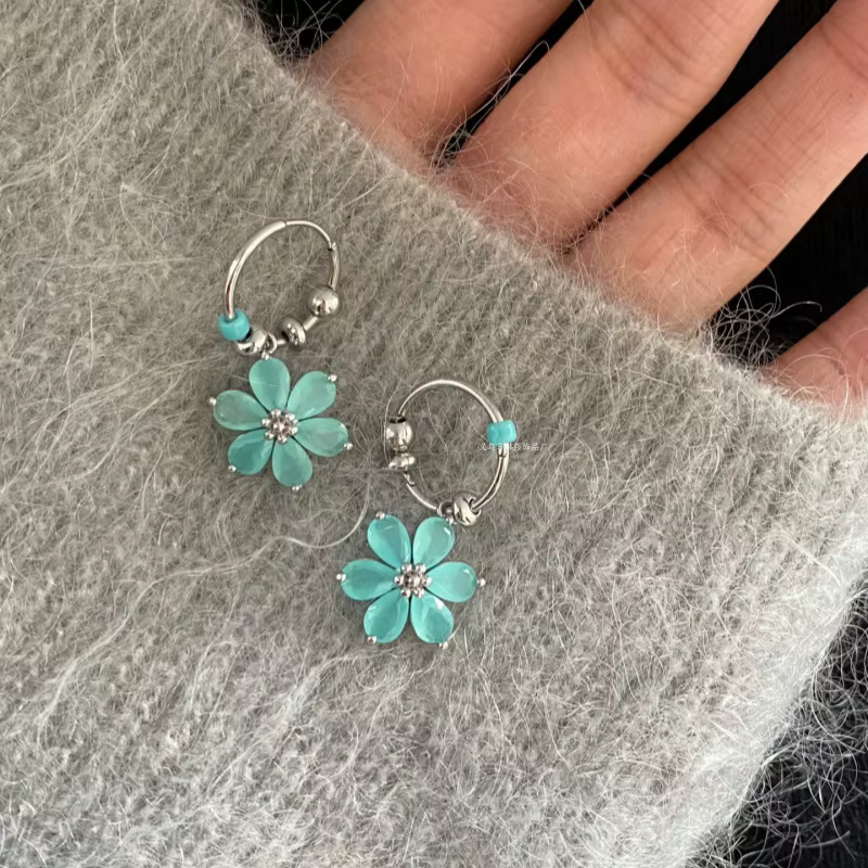 Boucles d'oreilles françaises en forme de menthe douce pour femmes, bijoux simples en métal, à la mo