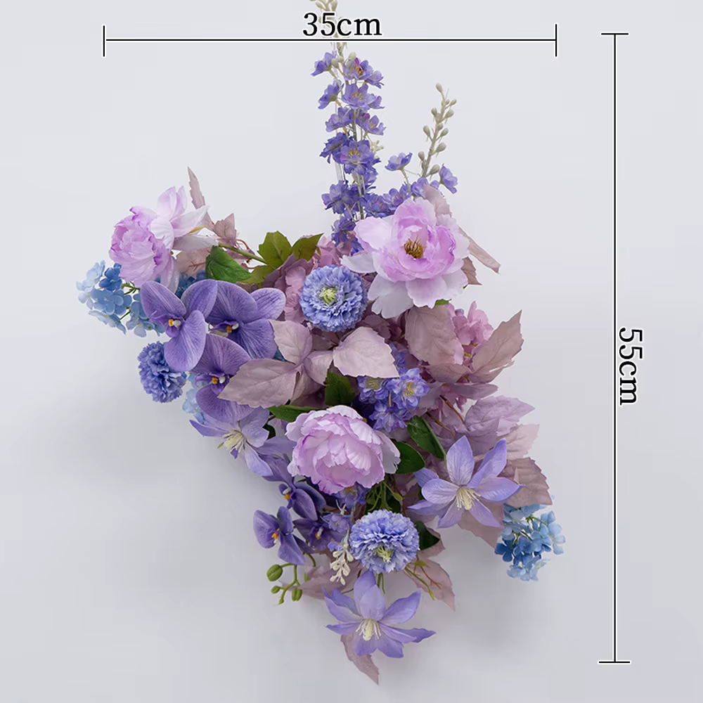 Arrangement de fleurs artificielles violettes luxueux, décor d'arrière-plan de mariage, rangée flora