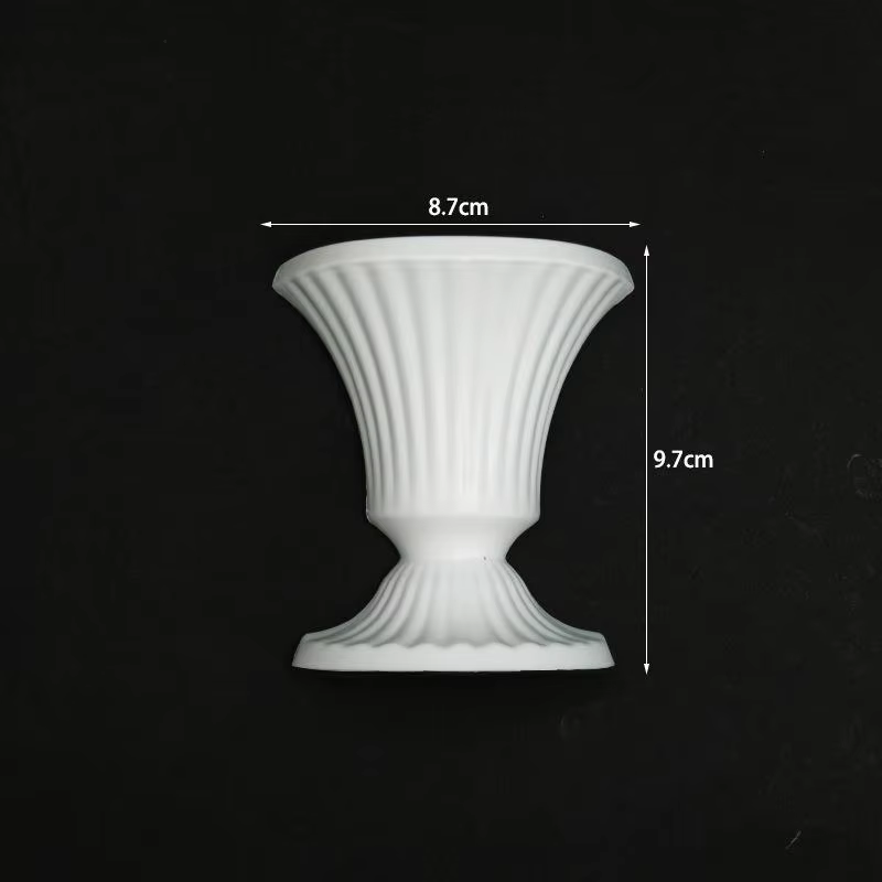 Vase mural demi-cercle blanc pour arrangement floral, peint à la main, style peinture à l'huile fran