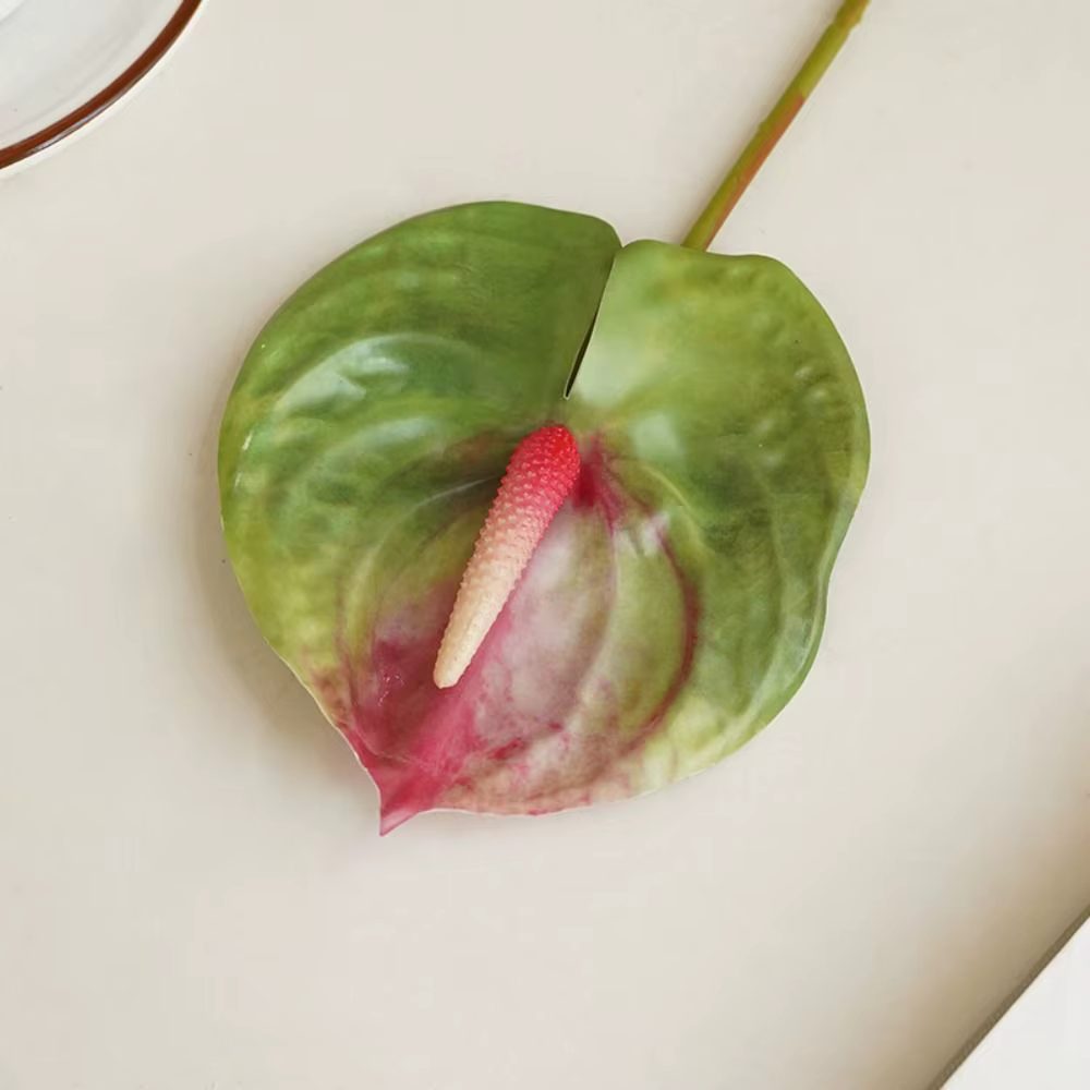 Fleurs artificielles élégantes au toucher réel pour mariage et décoration intérieure : Lys Calla et