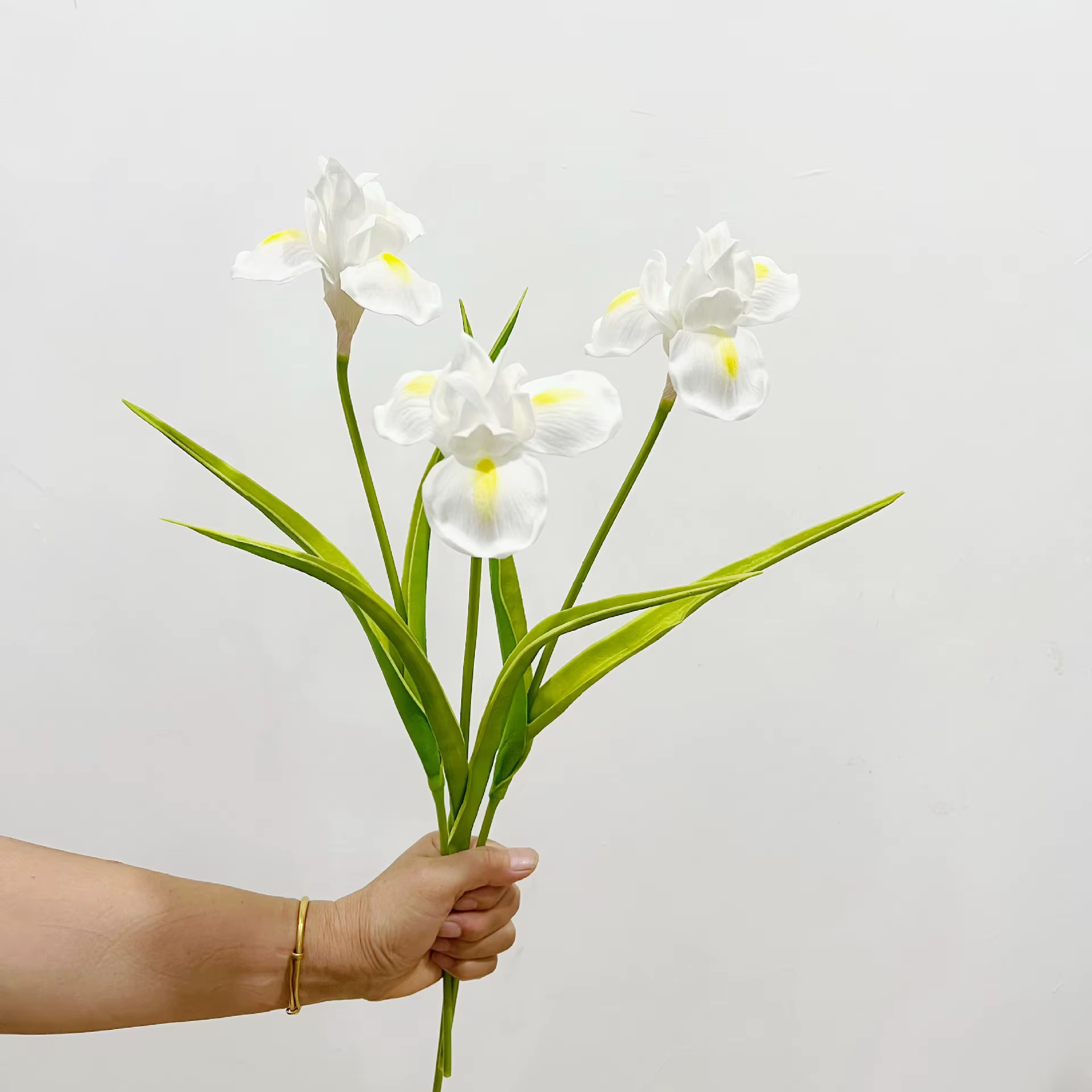 Fleurs d'iris artificielles de haute qualité de 21,7 pouces pour la décoration murale florale de la