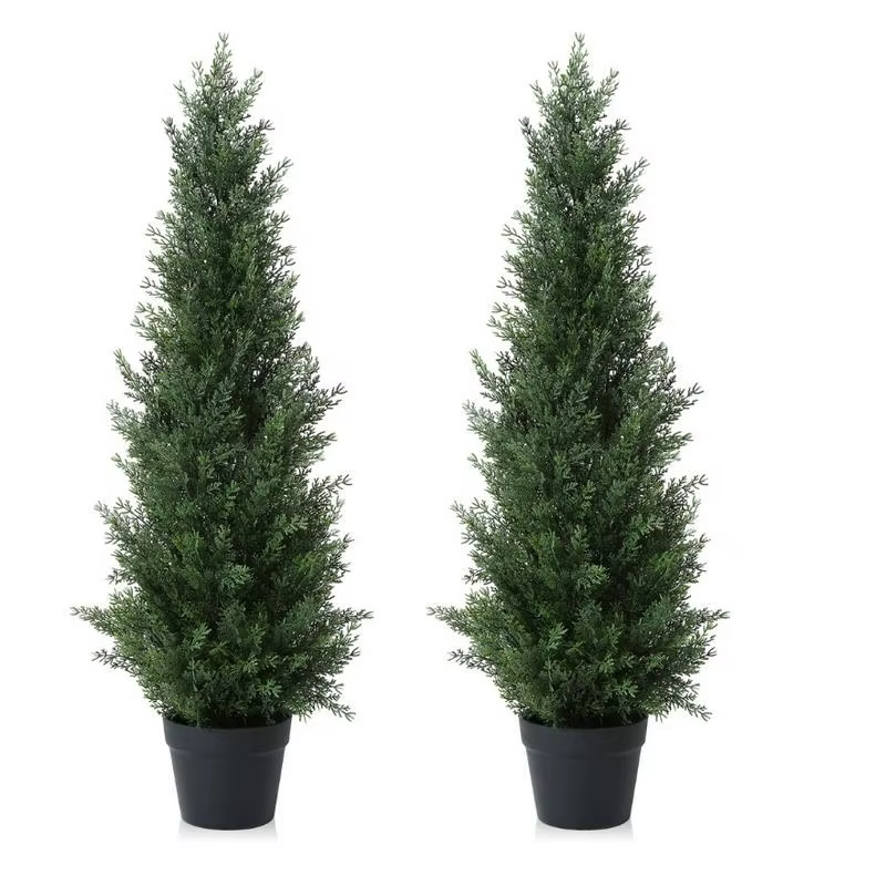 Les pins simulés et des cyprès sont des décorations de jardin de Noël populaires et les plus vendues