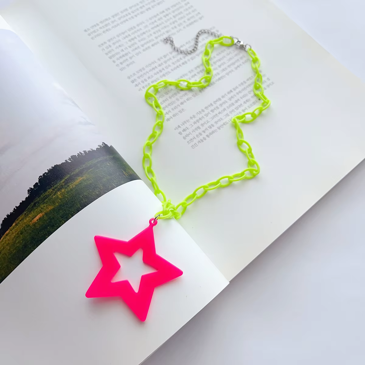 Rock hip-hop, personnalité exagérée, pendentif étoile fluorescente en acrylique, pull long, collier