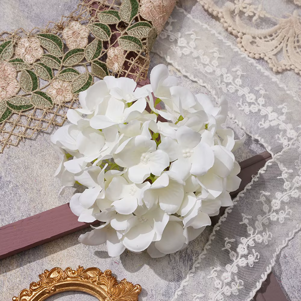 Coiffure de mariée à fleurs blanches, hortensia, couvre-chef de mariée élégant, Style français, bijo
