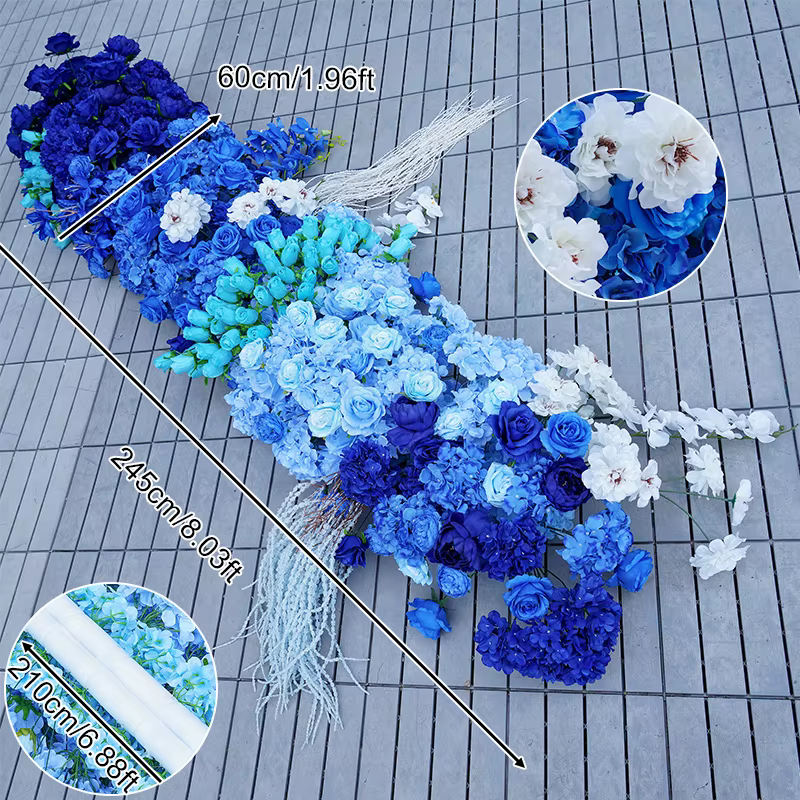 Décor floral extérieur pour mariage : rangée de fleurs de glycine bleue, cadre de toile de fond, fou