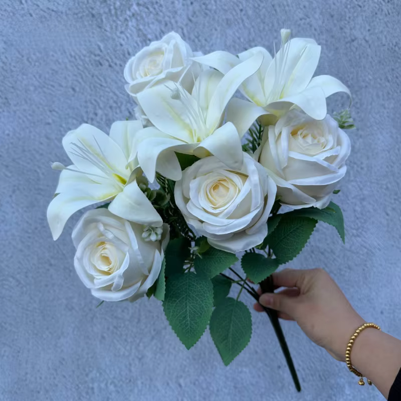 Bouquet de Couleurs Printanières : 9 Tiges de Roses et de Lys Mixtes avec des Roses - Fleurs Fraîche