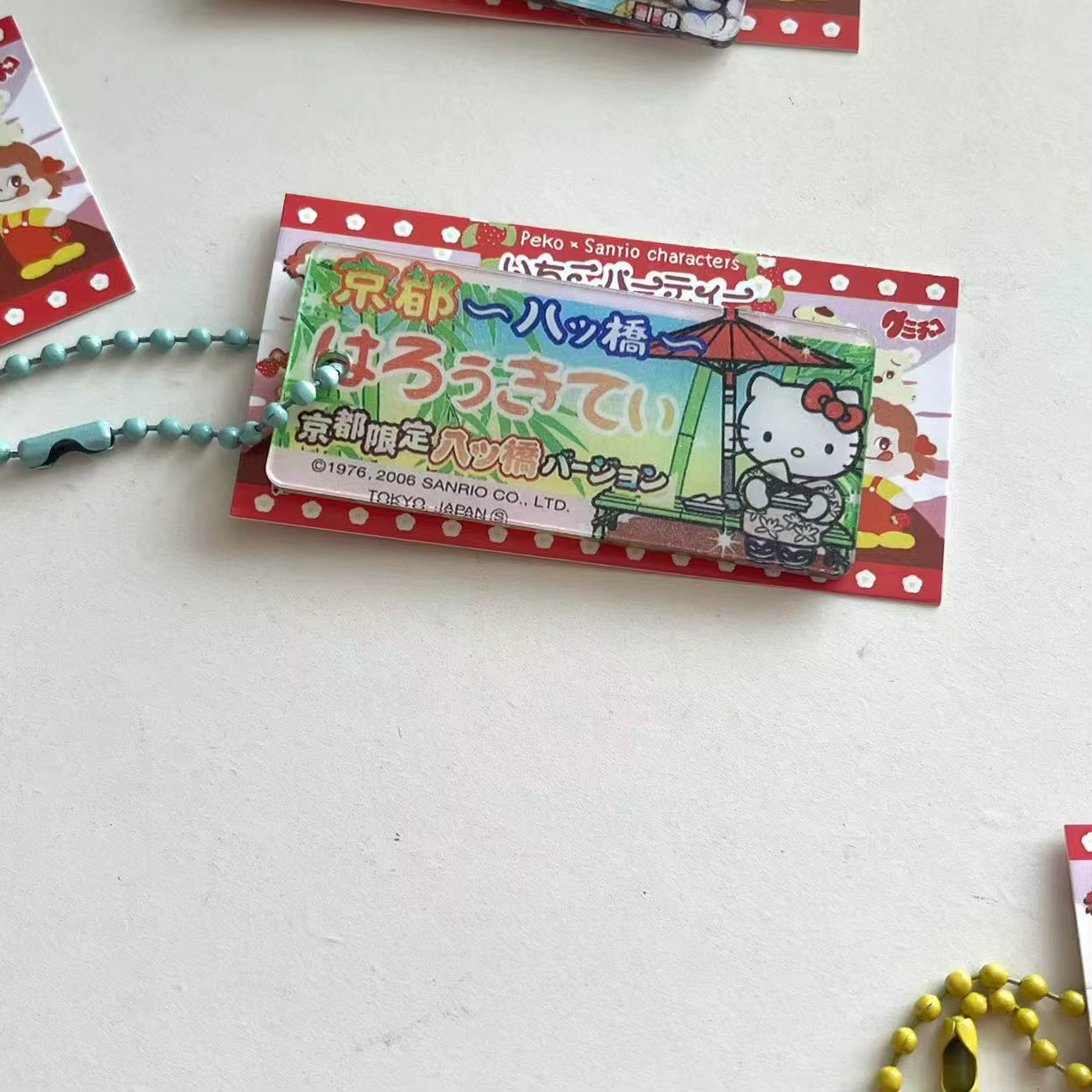 Porte-clés pendentif en acrylique Hello Kitty, motif dessin animé mignon, décoration tendance, produ