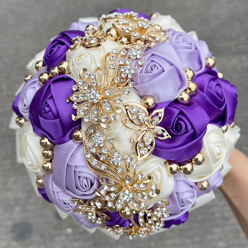 Bouquet de fleurs violettes pour mariage