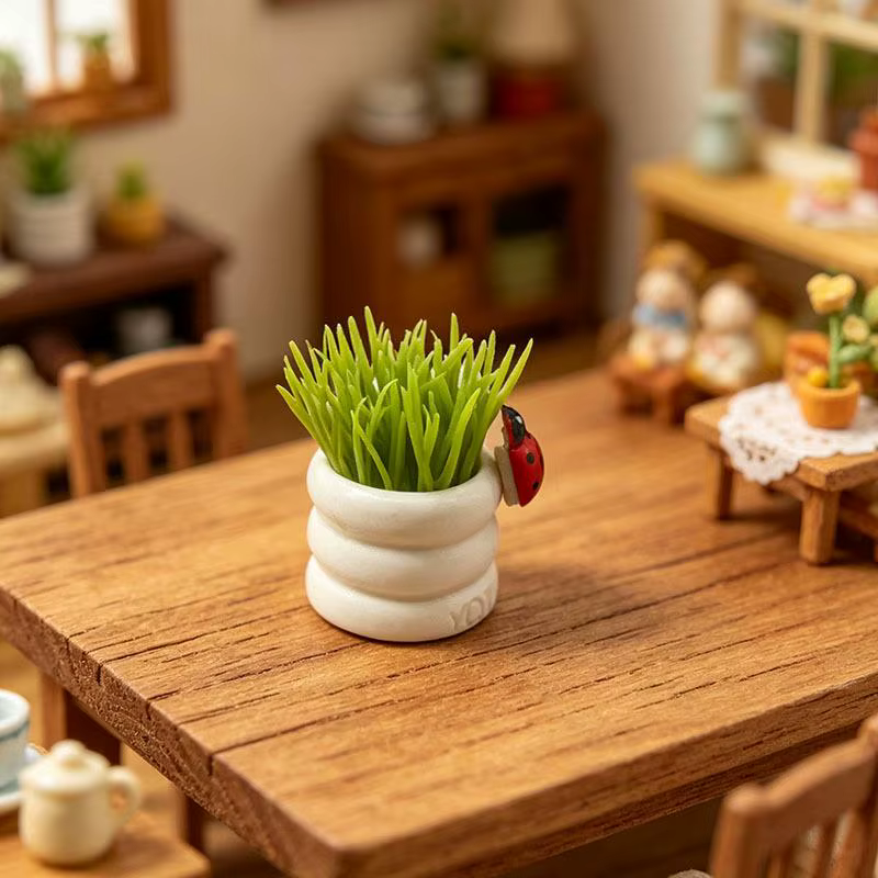 Mini-plante décorative avec une coccinelle pour la décoration de maison de poupée et de chambre d'en