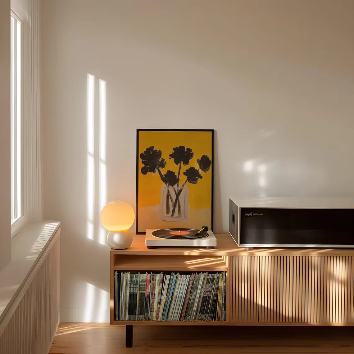 Impression d'art mural floral abstrait, fleurs noires dans une illustration de vase jaune, affiche b