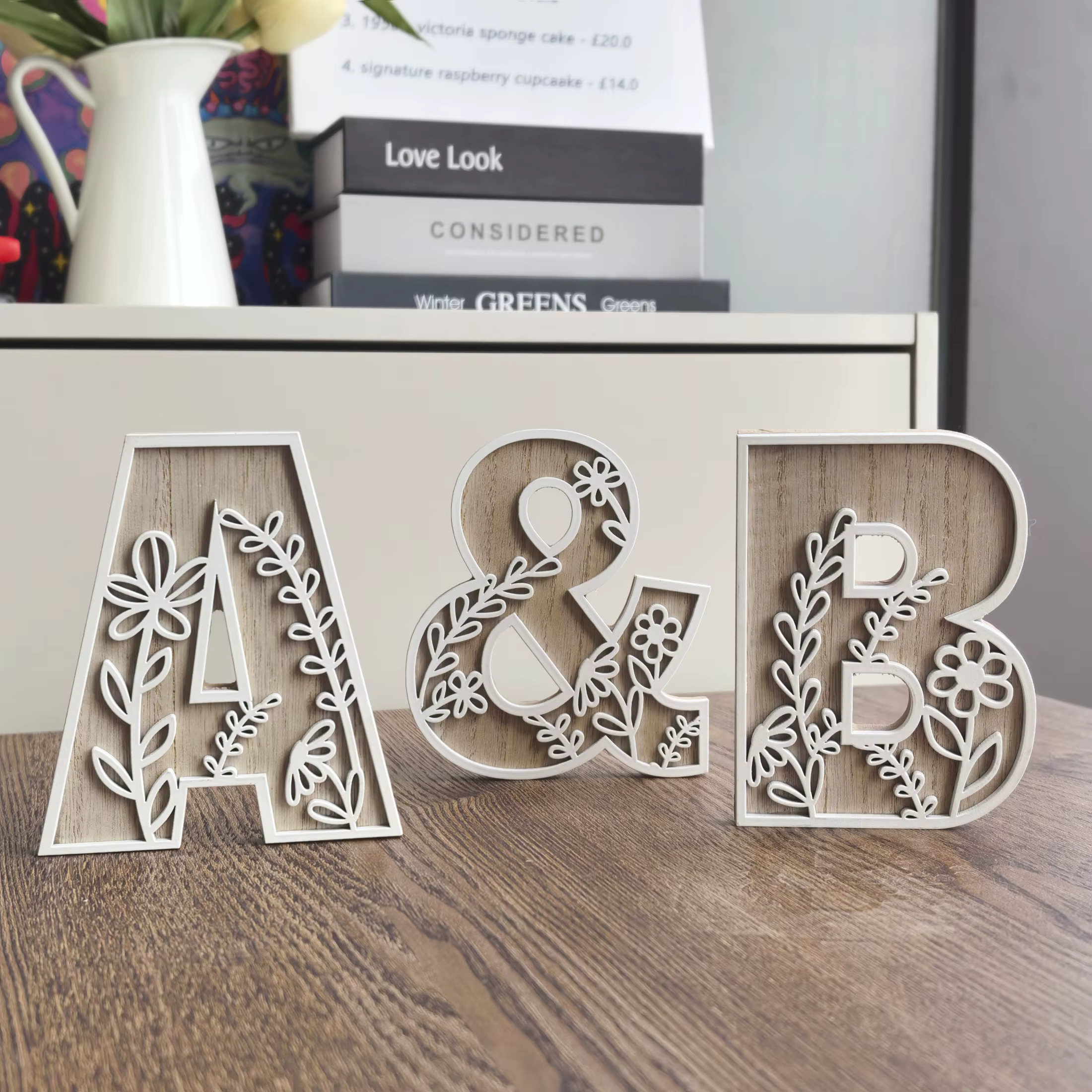 1 pièce de lettres de l'alphabet sculptées florales en bois rustique de 4.9 pouces, décor de pièce U