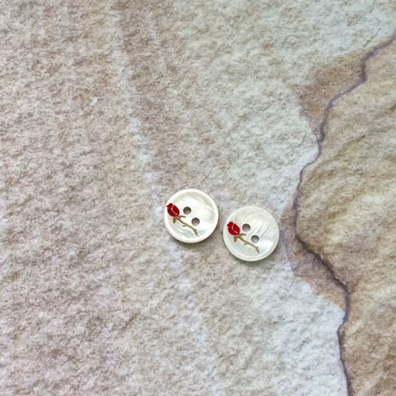 Jolis boutons de fleurs roses, matériau de coque blanche, boutons ronds à 2 trous, accessoires pour 