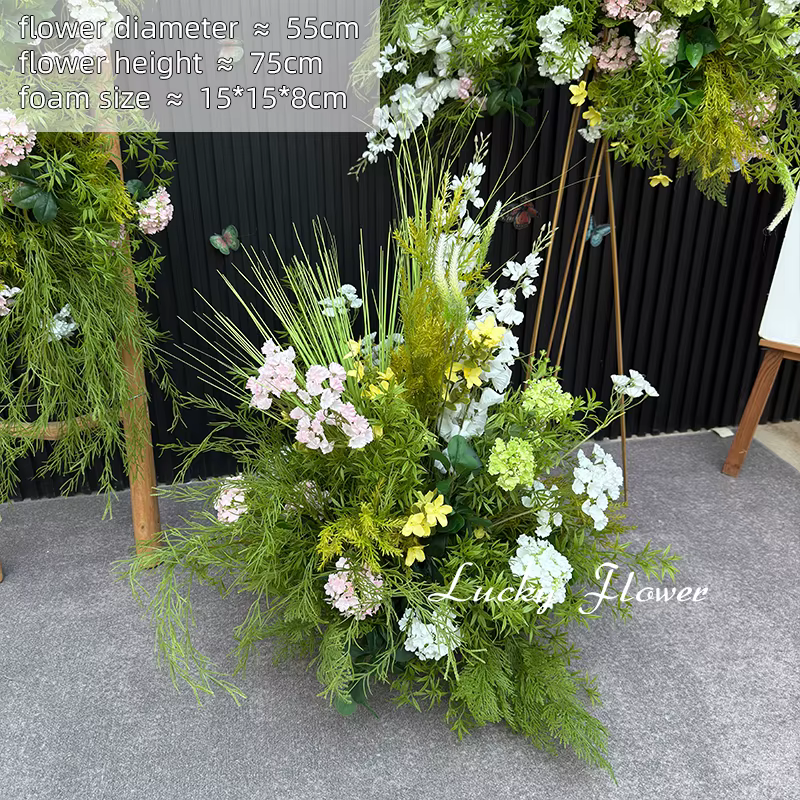 Décoration de mariage style forêt : fleurs artificielles, verdure, rangée de fleurs pour allée, rang