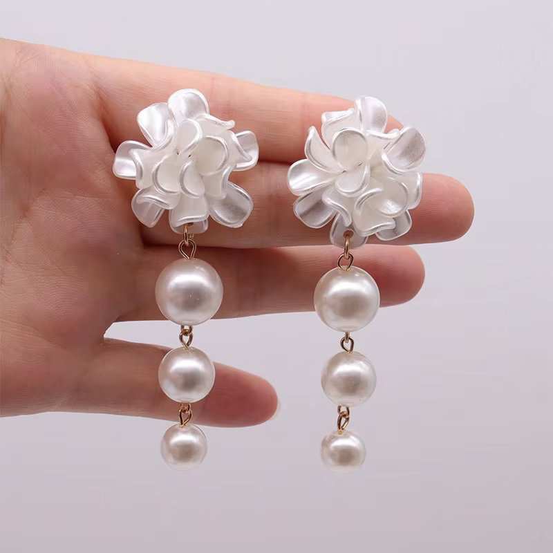 Boucles d'oreilles florales bohèmes en perles, clous d'oreilles en forme de pétales de fleurs, bijou