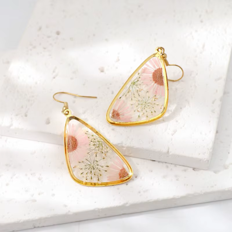Boucles d'oreilles géométriques en résine époxy avec fleurs séchées, faites à la main, bijoux nature