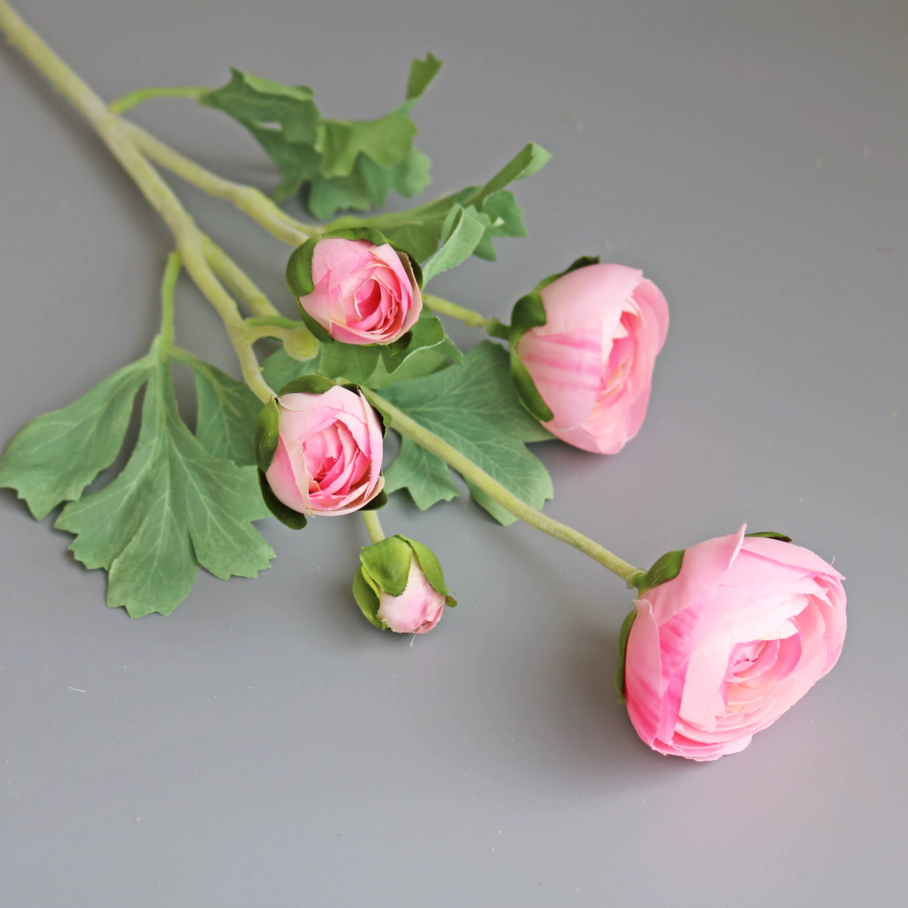 Fleurs artificielles de ranunculus avec tige au toucher réaliste, fausses feuilles de pivoine en soi