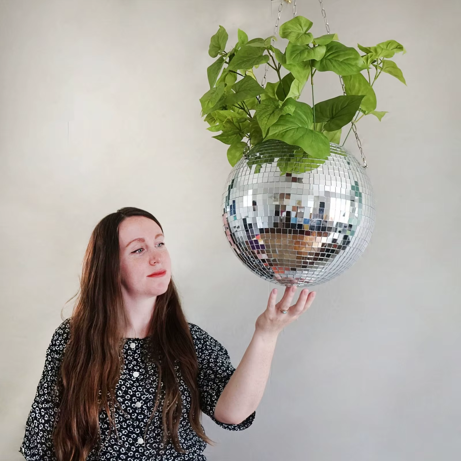 Jardinière de boule de miroir Disco suspendue d'inspiration bohème, artisanale Unique, auto-arrosage