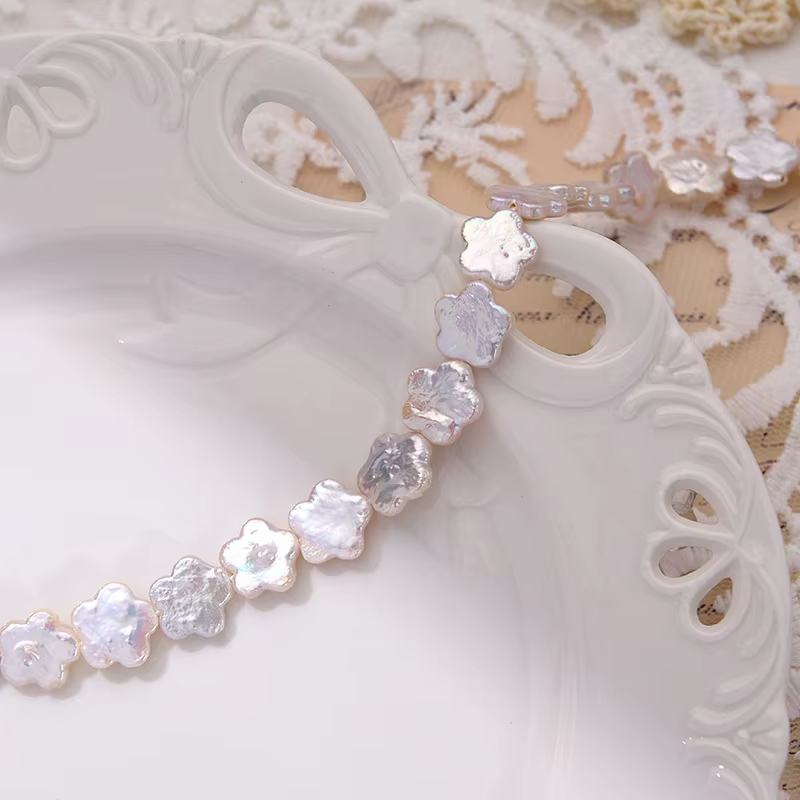 Perles d'eau douce naturelles en fleur de prunier baroque, avec petites fleurs irrégulières, perles 