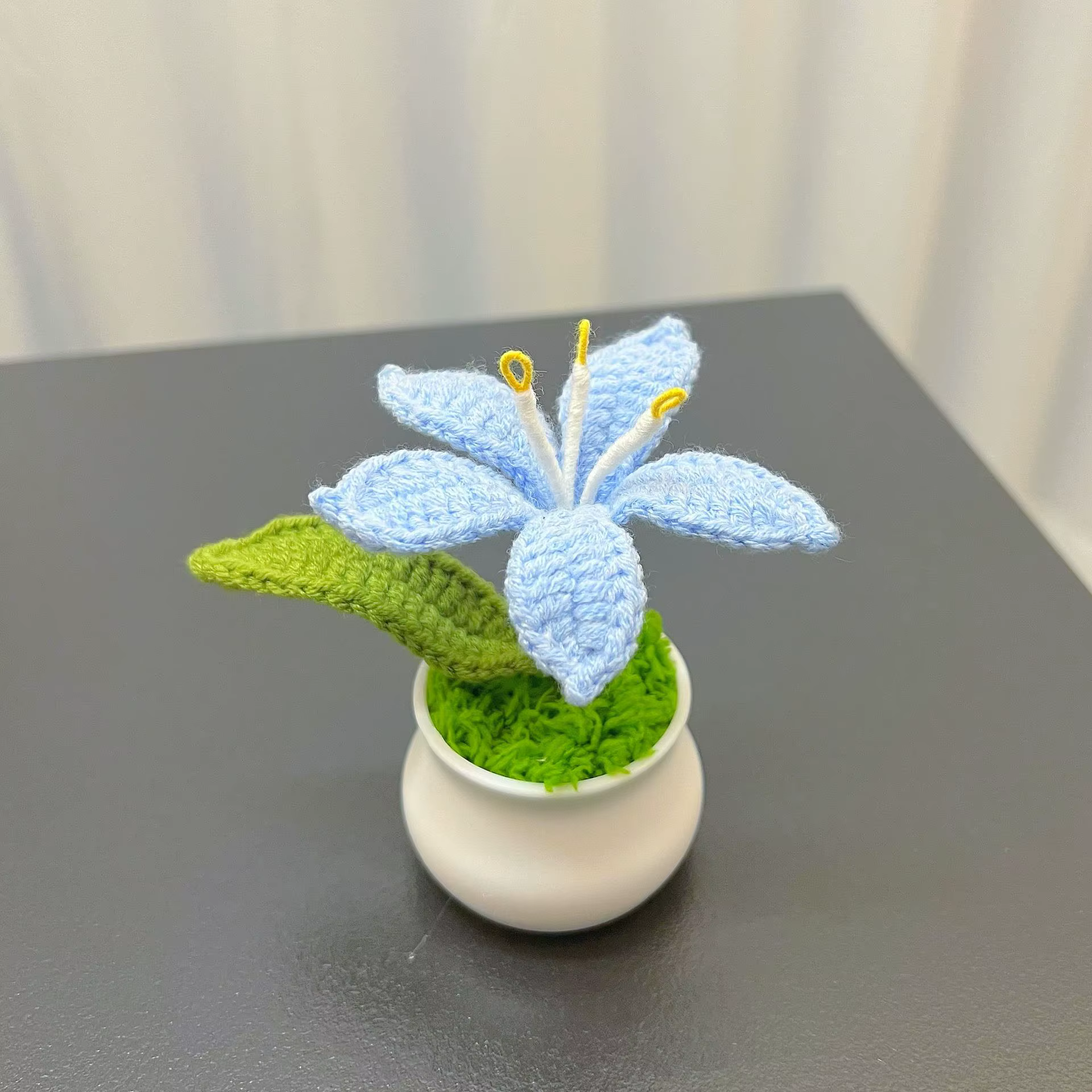 Fleur de lys tricotée créative, fleurs au Crochet en pot, plante tissée à la main pour voiture, déco