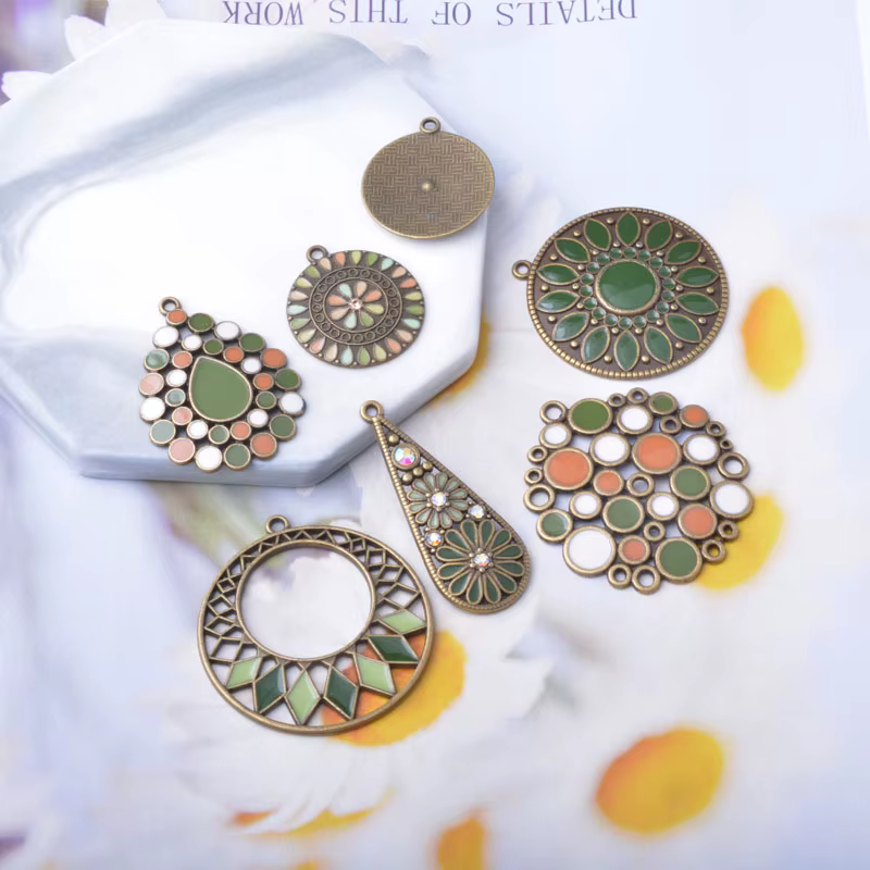 Ensemble de pendentifs bohème vert olive, 12 pièces, breloques en bronze antique en émail floral, co