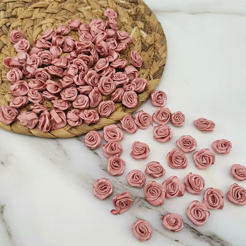 Mini fleurs artificielles en ruban de satin rose