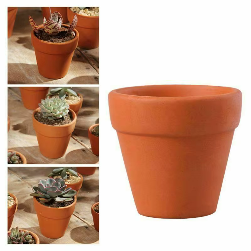 Pot de fleurs en poterie rouge