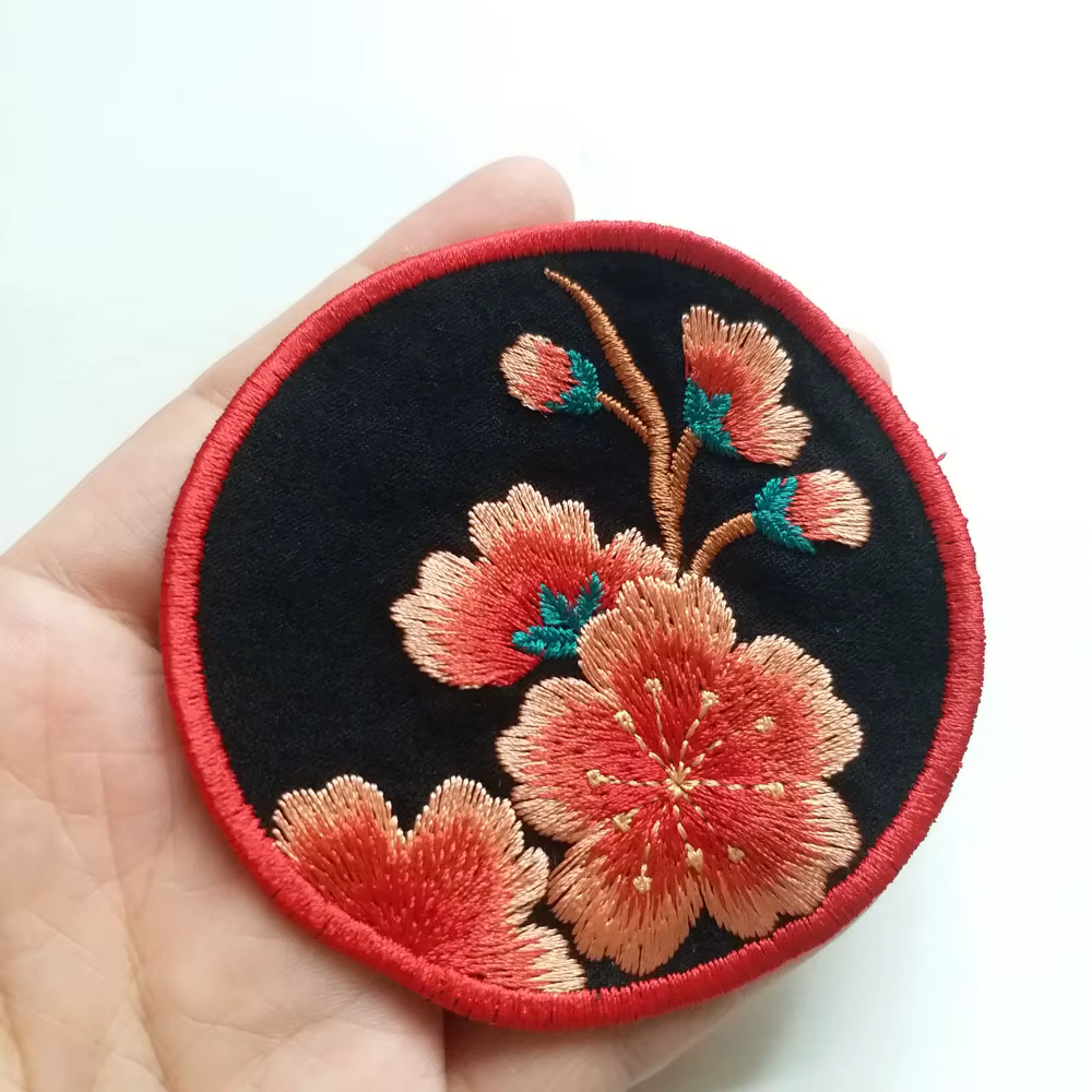 Patchs ronds brodés de fleurs à la mode pour vêtements