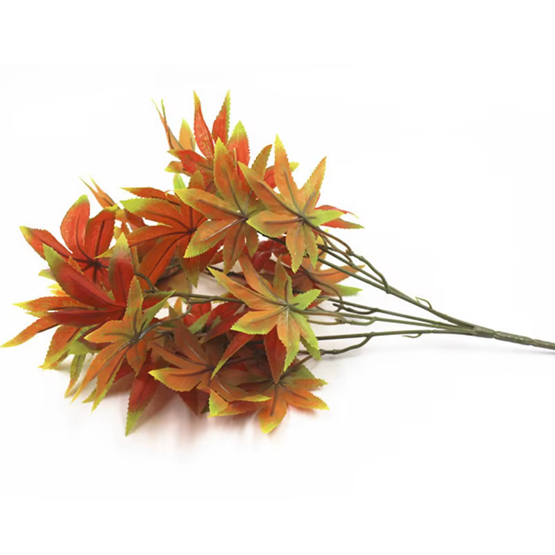 Feuilles d'érable artificielles colorées pour la décoration de table