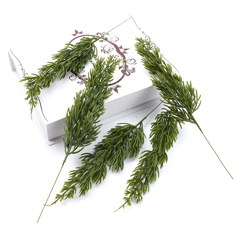 Plante artificielle de pin vert