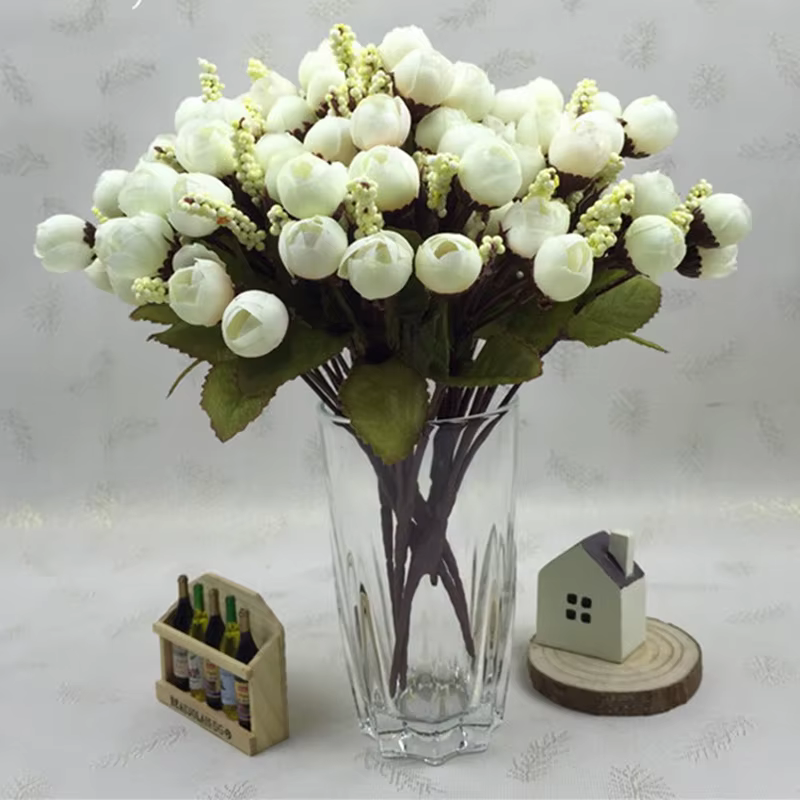 Nouvel Arrivage – Bouquet de 15 petites roses à bourgeons