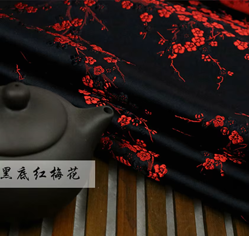 Tissu floral prune rouge imiter soie brocart