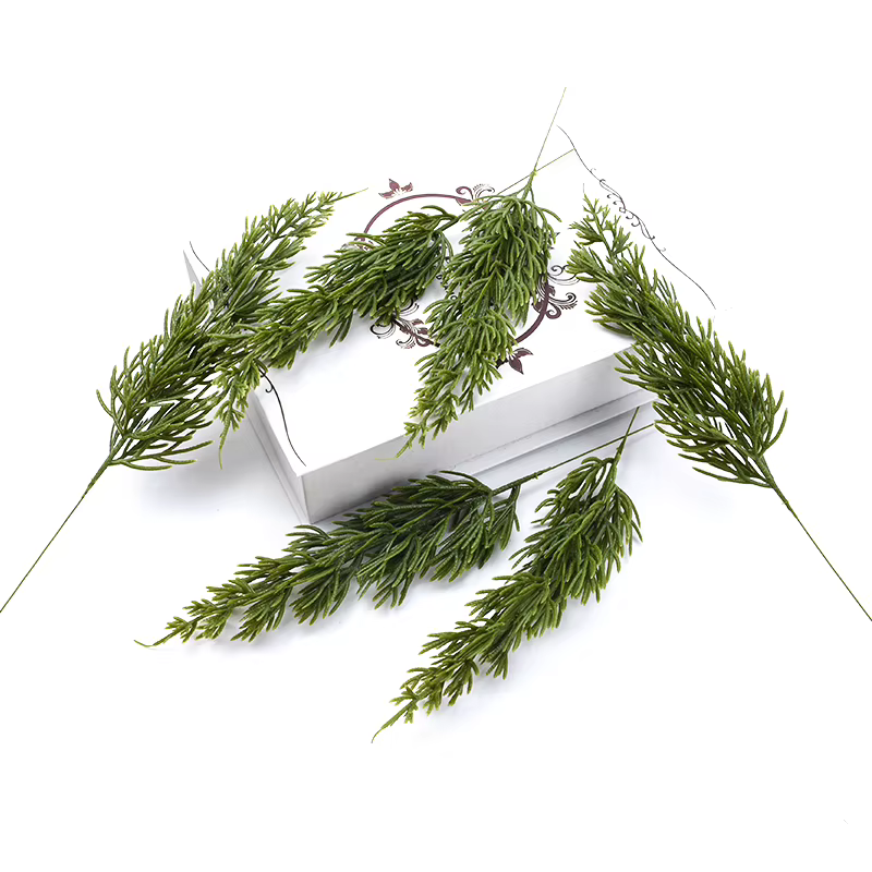 Plante artificielle de pin vert