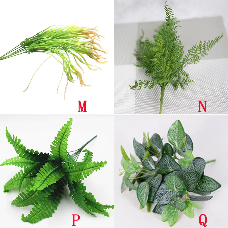 Plantes de fougère en plastique vert