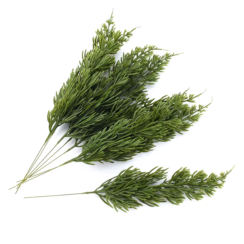 Plante artificielle de pin vert