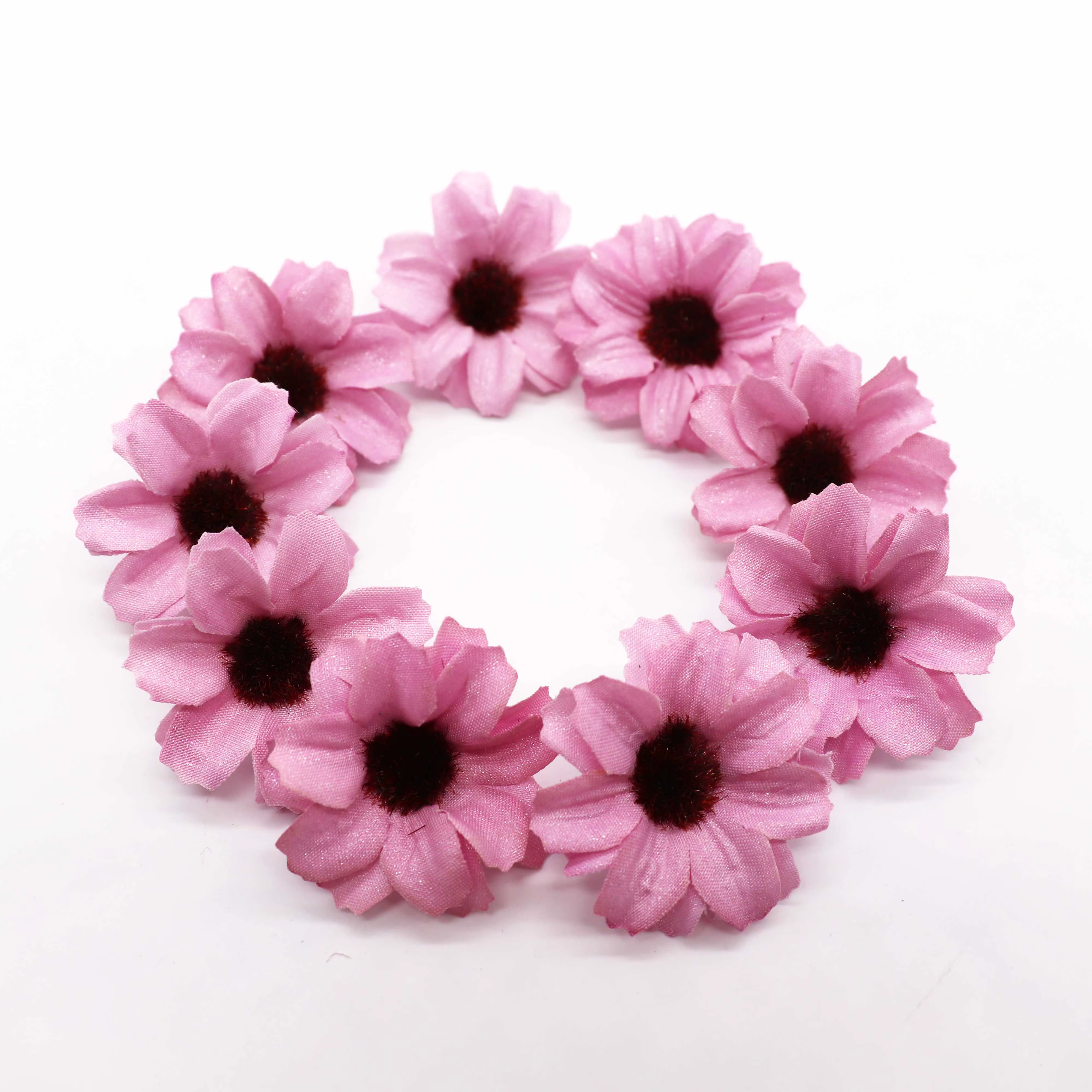 Petites marguerites en soie