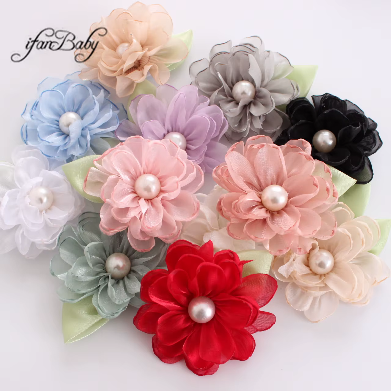 Fleurs en tissu avec centre perlé