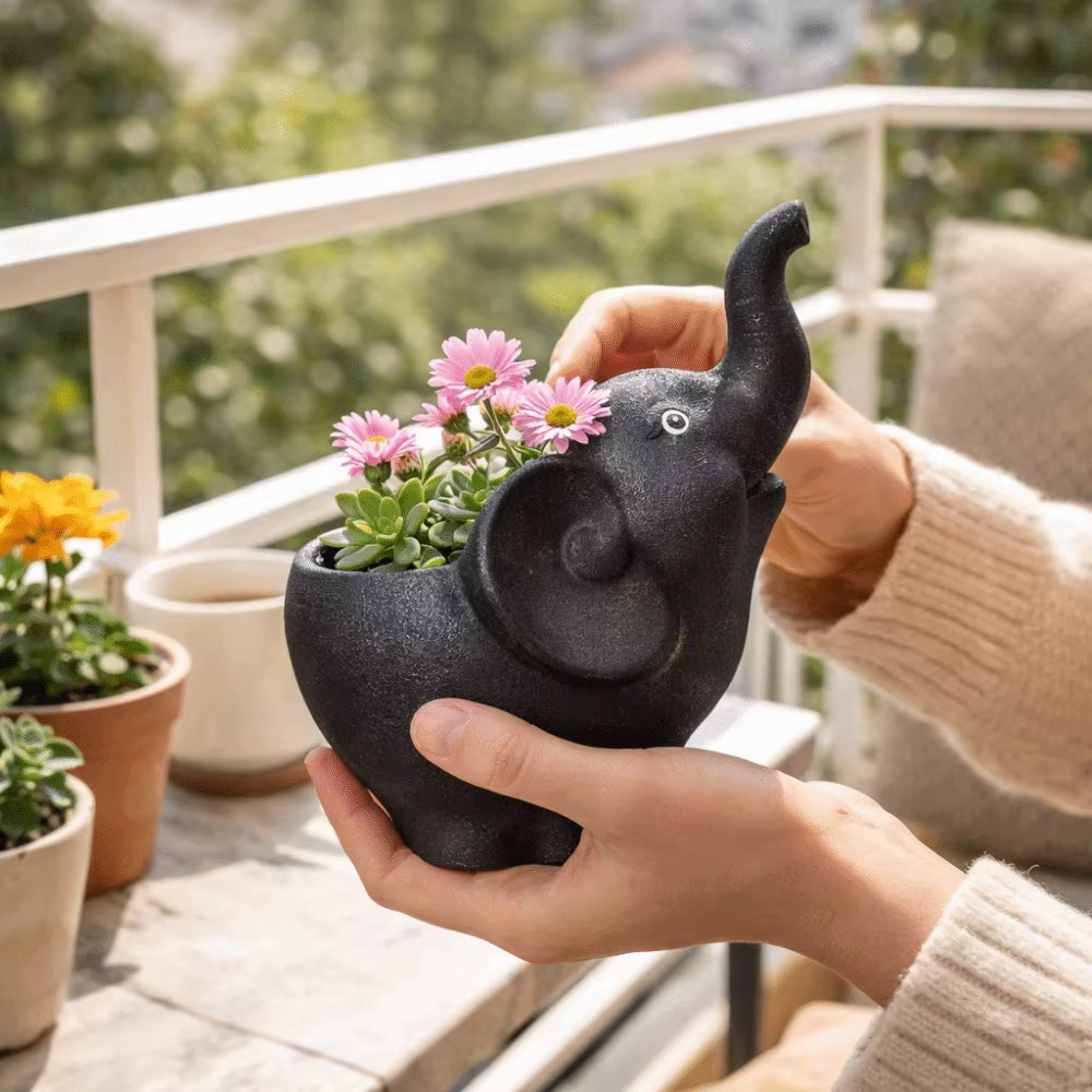 Pot de fleurs en forme d'éléphant