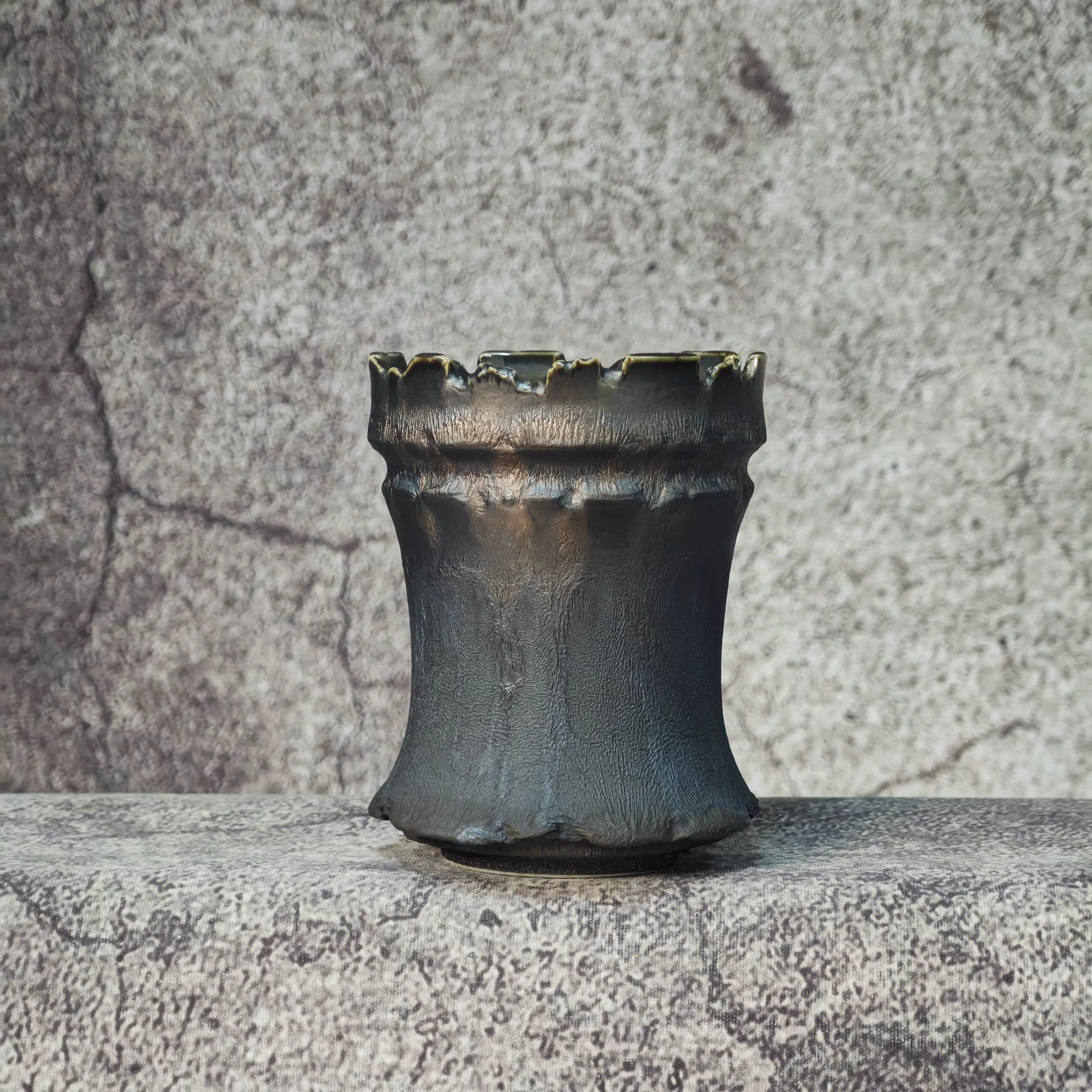 Pot en céramique artisanal Gild Caudex