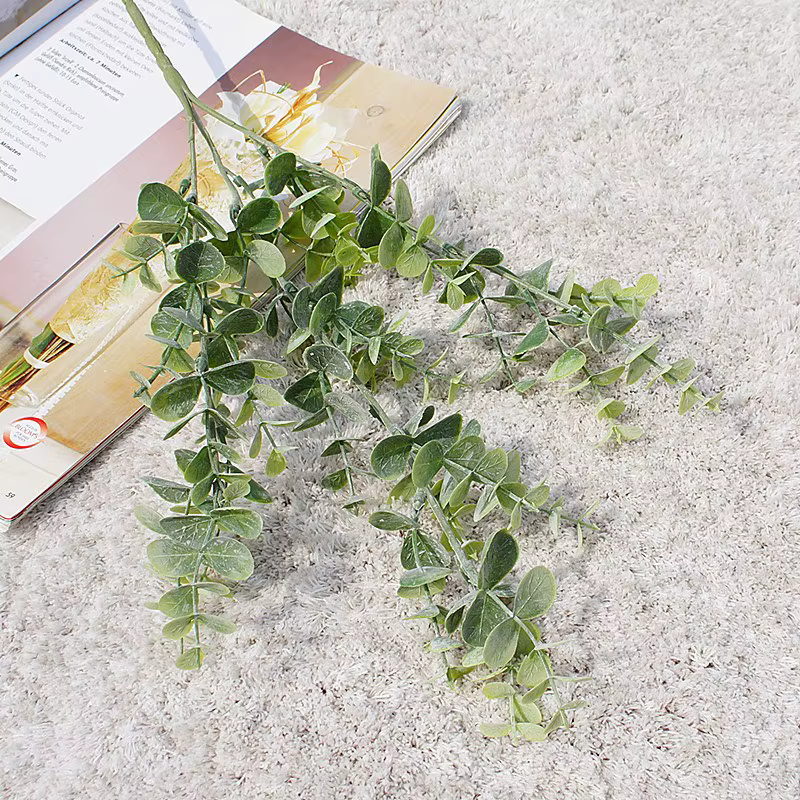 Pot de fleurs d'eucalyptus ornemental à longue branche