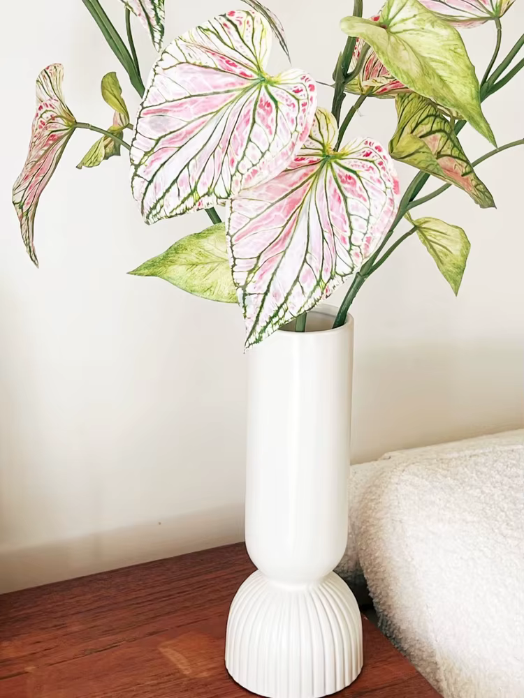 Plante artificielle au caladium