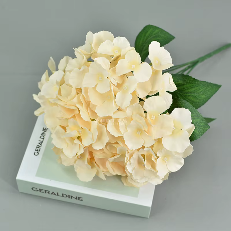 Un bouquet d'hortensia artificiel fleur 5 fourchettes 135 pétales soie Hortensia