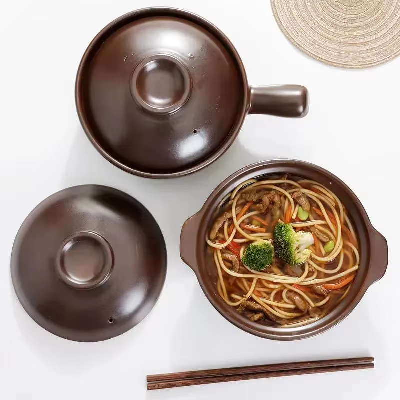 Casserole en poterie jetable