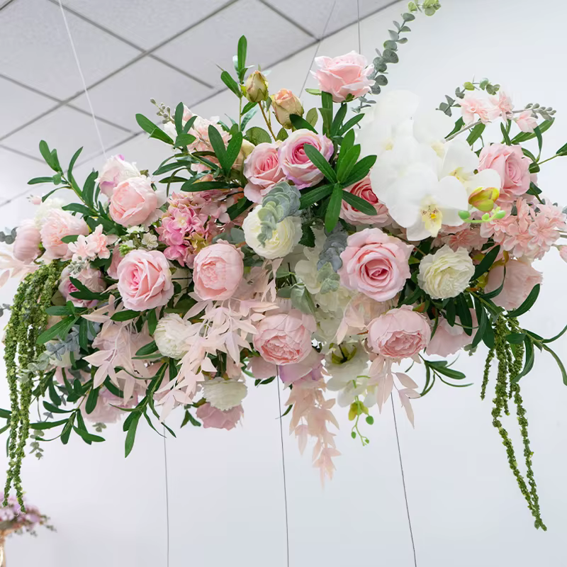 Composition florale suspendue pour plafond