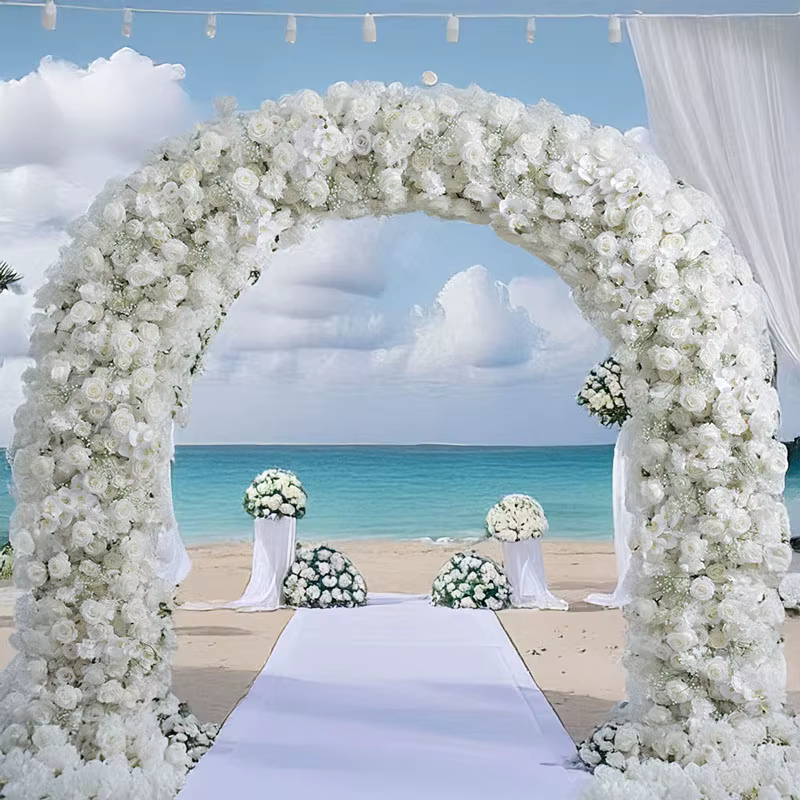 Arc de Rose Fenella blanc surdimensionné de 240CM