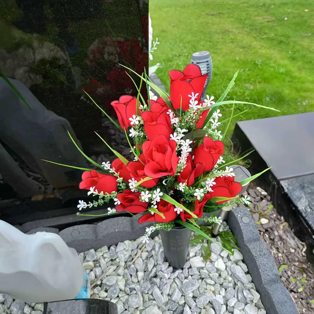 Roses artificielles pour tombes - Fleurs commémoratives extérieures vibrantes et résistantes aux intempéries avec vase - Parfaites pour les tributs funéraires