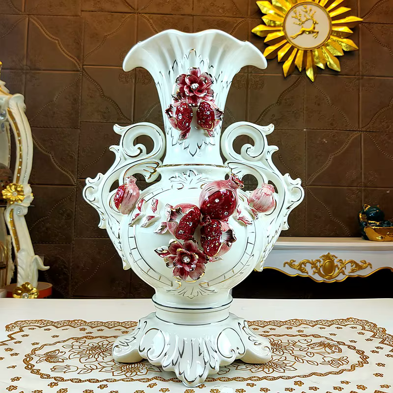 Grand vase européen en céramique dorée